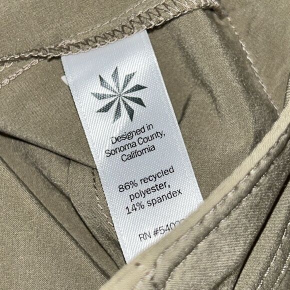 Athleta Active Skort 🎾 ⛳️ 🏝️ Security pocket in back. Great for travel 🧳 ✈️ - Picture 11 of 17